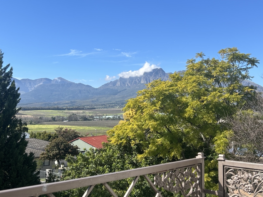 7 Bedroom Property for Sale in Uitsig Western Cape